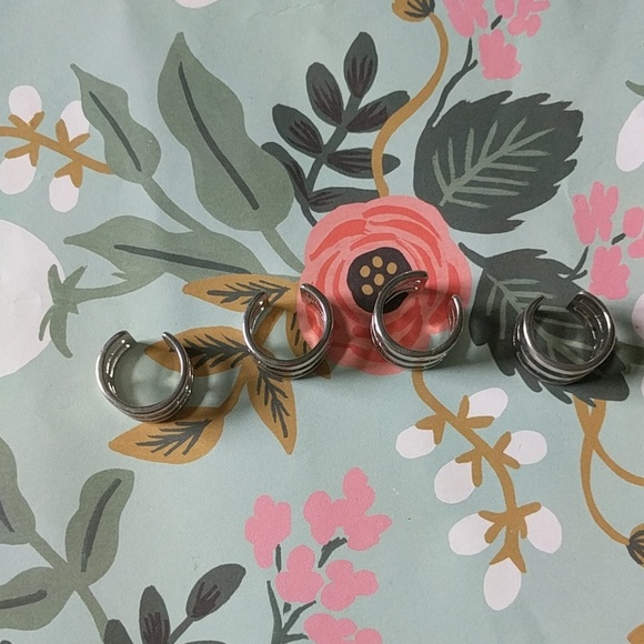 Silver nwot size 5 set of 4 rings - Picture 3 of 3